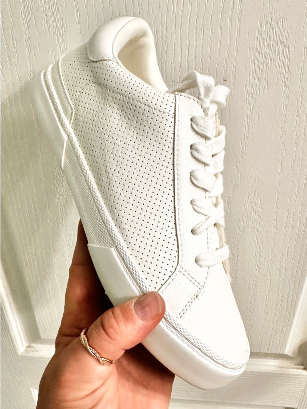 NWOT A NEW DAY Classic White Sneakers
